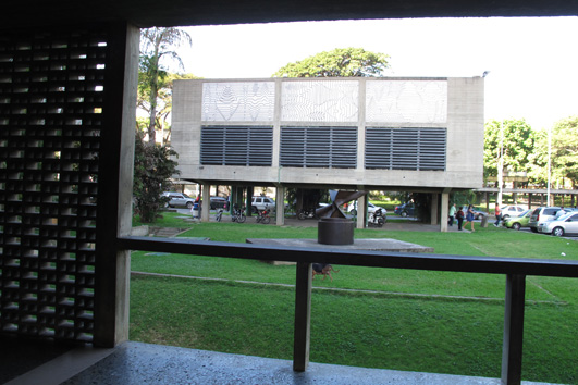 Escultura y Torre de Enfriamiento UCV